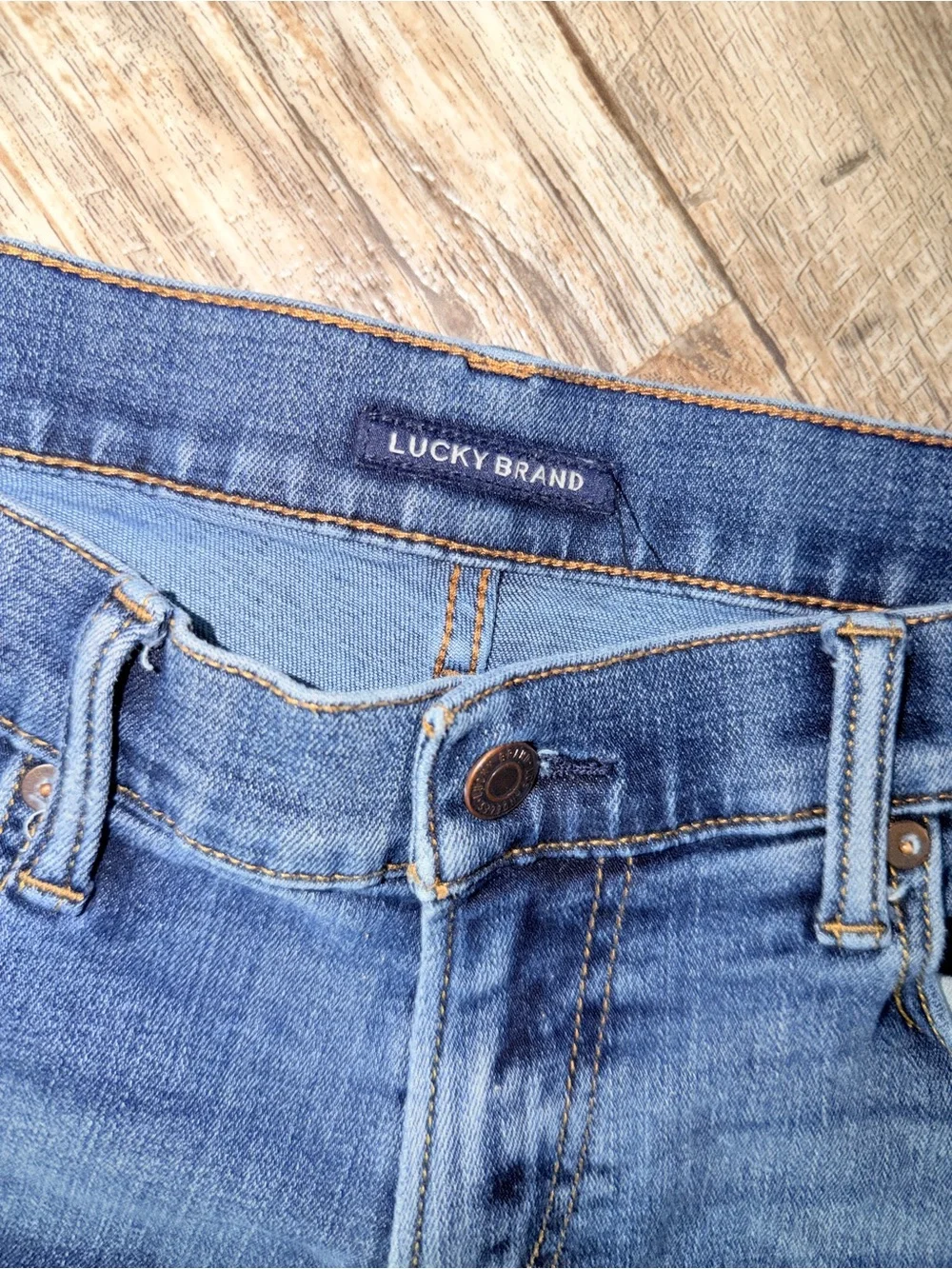 Lucky Brand Men's Bootcut Jeans in Dark Blue Wash 34X32